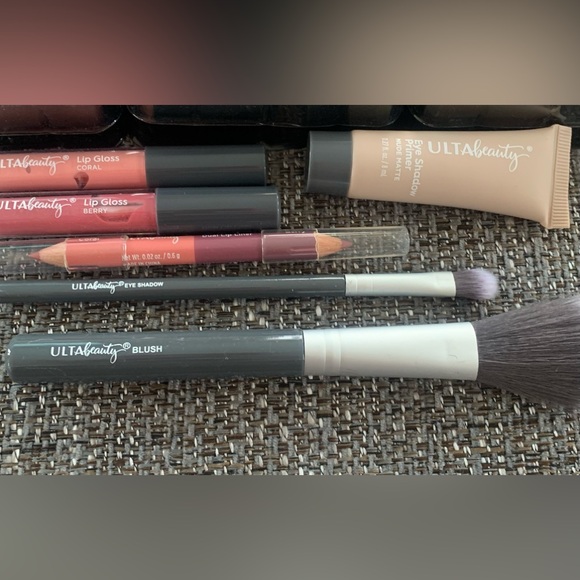 ✨HOST PICK✨ Ulta Beauty 44 pc makeup collection - Picture 4 of 6